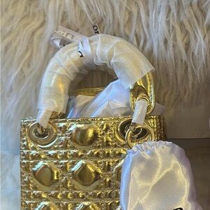 Meet your Posher, Analiza